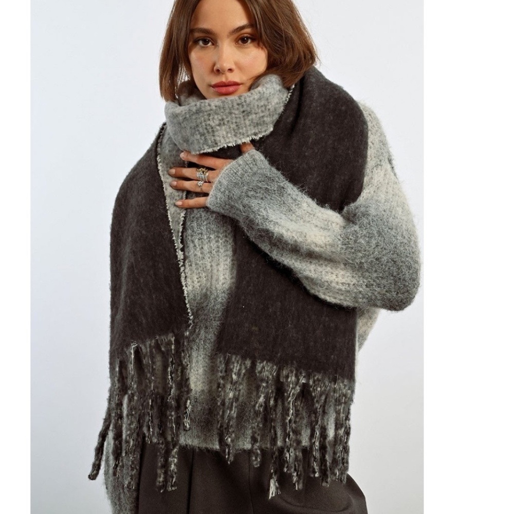 LILI SIDONIO  OVERSIZED REVERSIBLE COZY SCARF W/ FRINGE, Grey/Black *BRA…